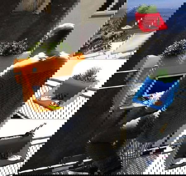 Suspended table and pots