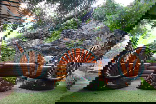 Old Garage Items Turned Into Cool Gardening Things 7