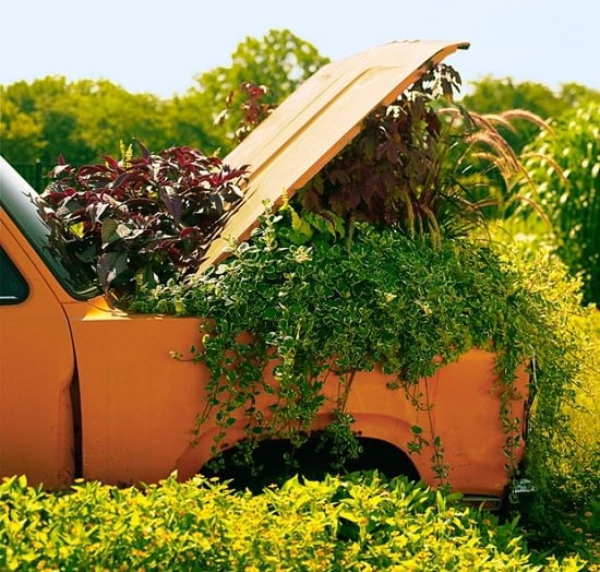 Amazing and interesting Old Car Garden Art ideas