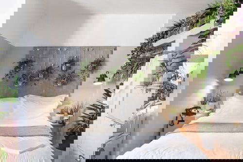 Plant Headboard Ideas for Ultimate Houseplant Lovers 7