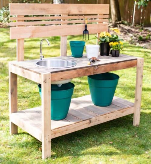 Helpful DIY Potting Bench Ideas 4