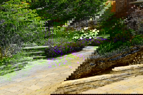 Creative Front Yard Landscaping Ideas 12