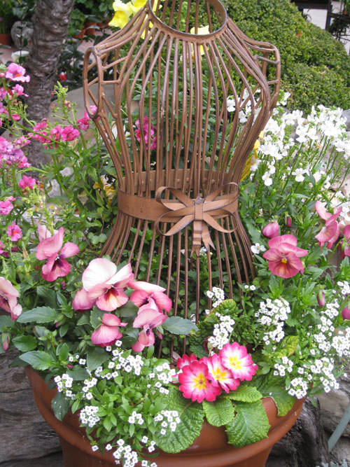 Vintage Garden Decor Ideas 21