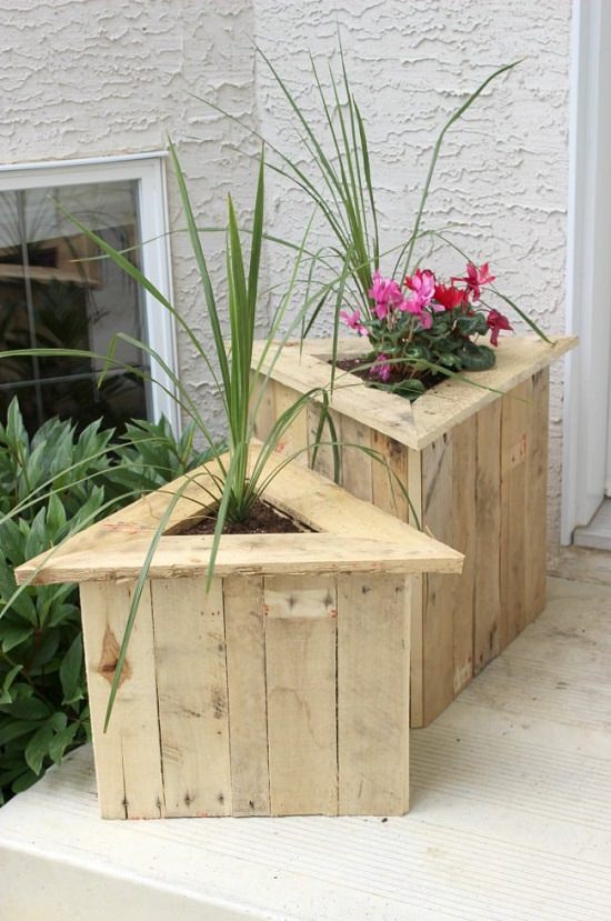DIY Triangle Garden Box