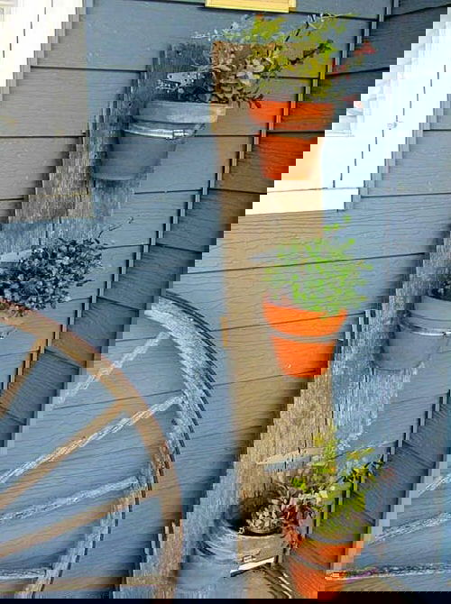 Old Wooden Boards Used to Create Brilliant Vertical Gardens 4