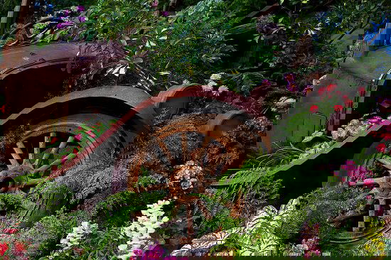 Classic Old Car Garden Art you can use