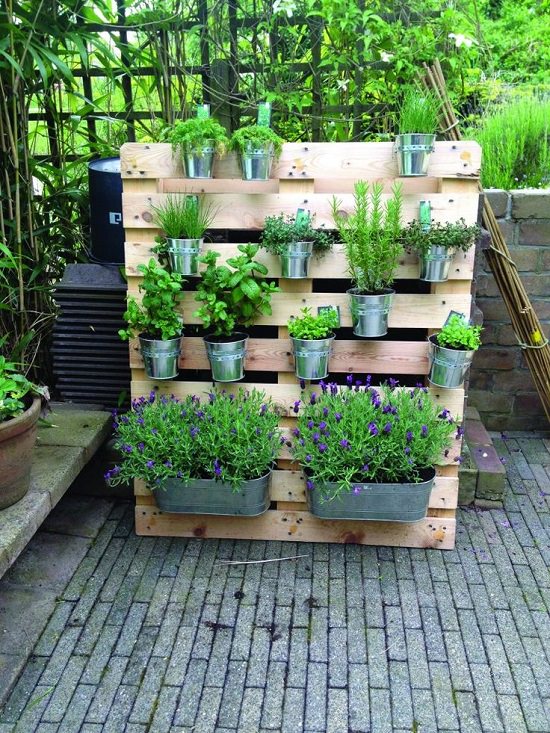40 DIY Pallet Projects & Ideas