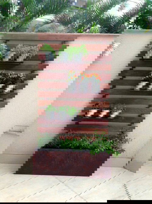 Old Wooden Boards Used to Create Brilliant Vertical Gardens 2