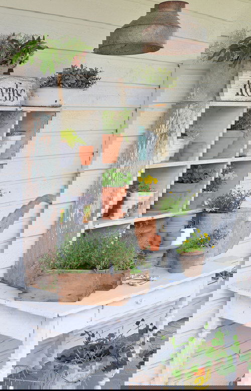 Helpful DIY Potting Bench Ideas 9