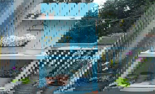 Helpful DIY Potting Bench Ideas 5