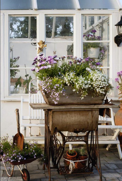 Vintage Garden Decor Ideas 10