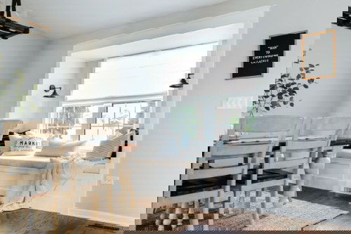 Window Sitting Area Decor Ideas 19