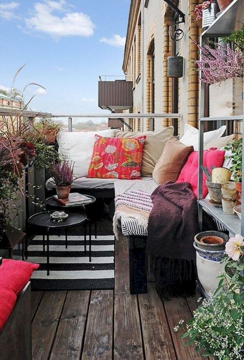 Cozy Apartment Balcony Garden Ideas 17