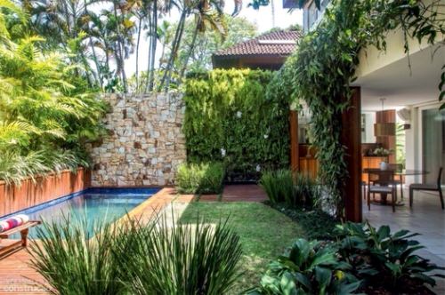 Patio Wall Decorating Ideas with Plants 10