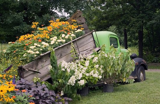 Some of the best Old Car Garden Art for your yard