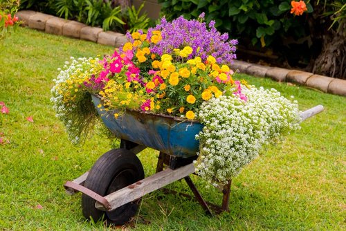 Vintage Garden Decor Ideas 11